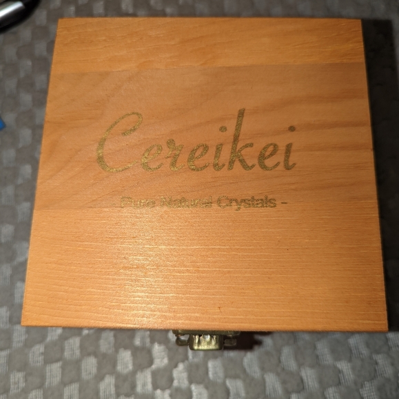 Taurus horoscope healing crystals w/gemstones.Sack and instructions,wood box! - Picture 2 of 3